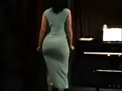 سبزه از یک عکس سکسی کون پسر dildo راضی است